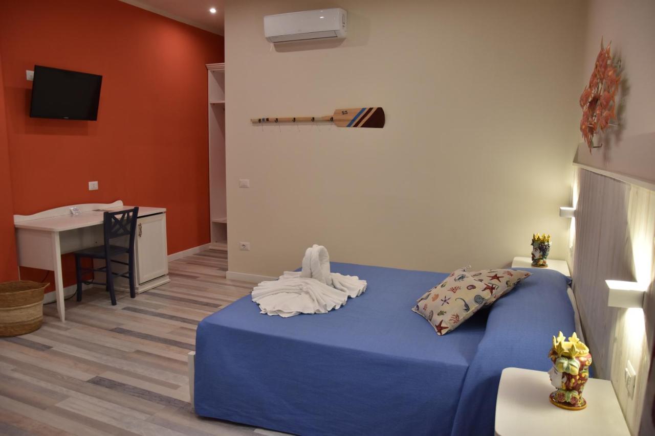 B&B Marina Blu Giardini-Naxos Buitenkant foto
