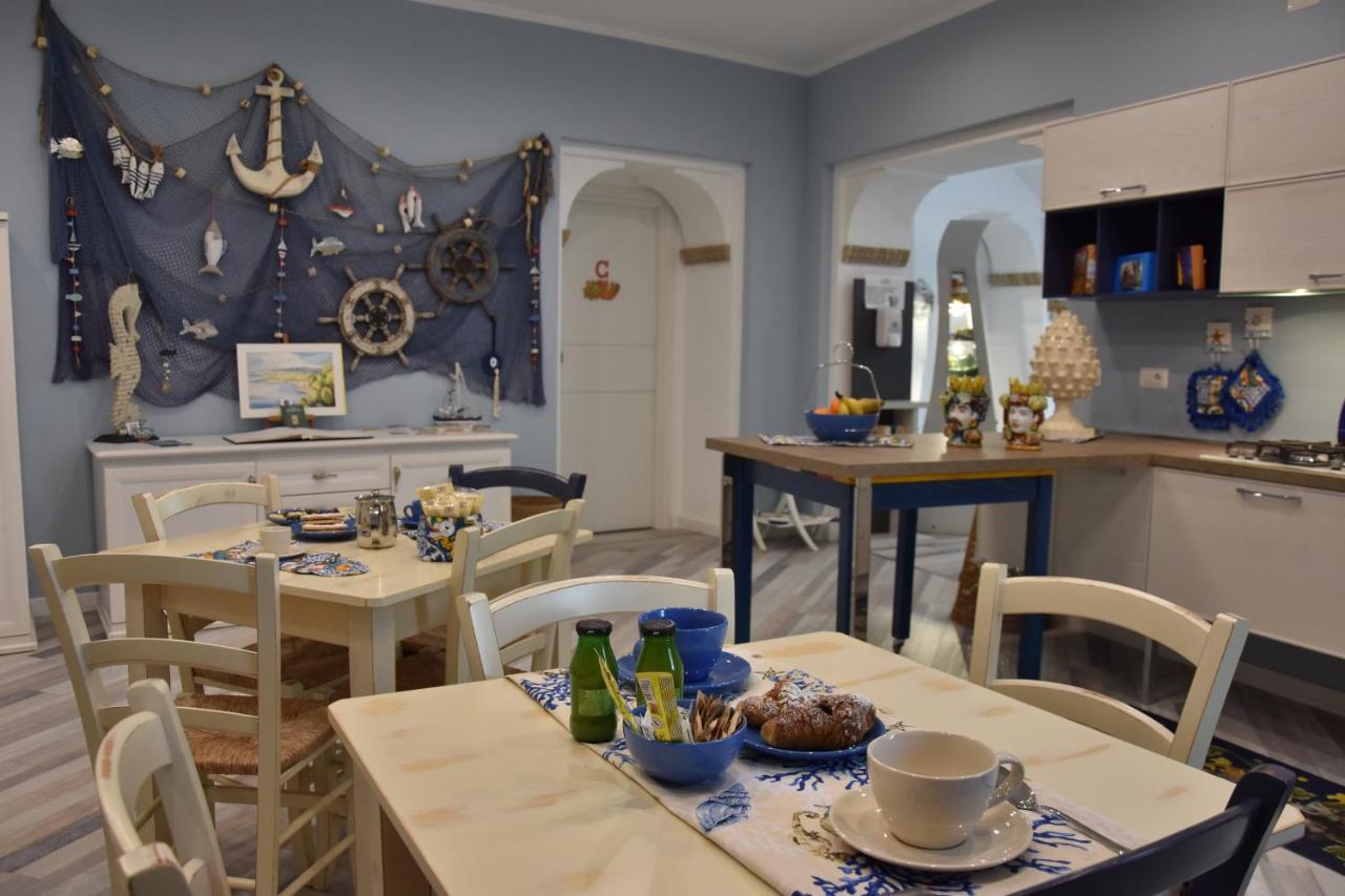 B&B Marina Blu Giardini-Naxos Buitenkant foto